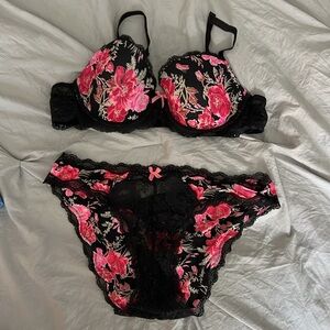 Victoria’s Secret set